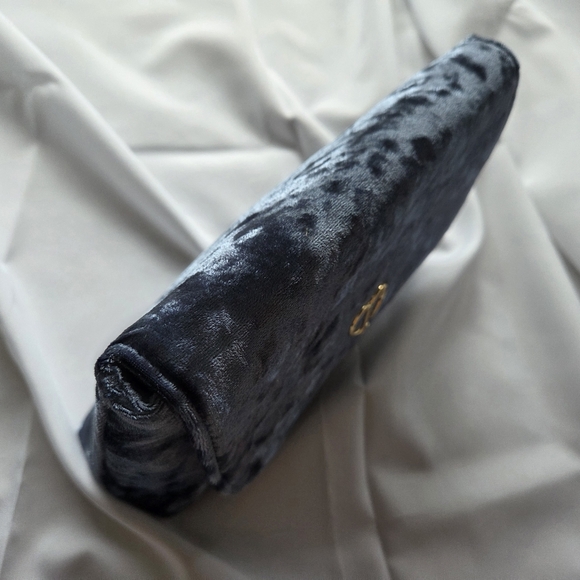 Chic Velvet Clutch Cosmetic Purse in Grey Blue Cle de peau beaute - Picture 5 of 13